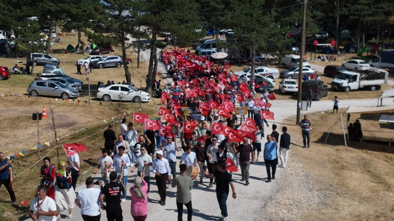Bursa'da Giresun kültürü coşkusu! 30 bin kişi yaylada horonla buluştu