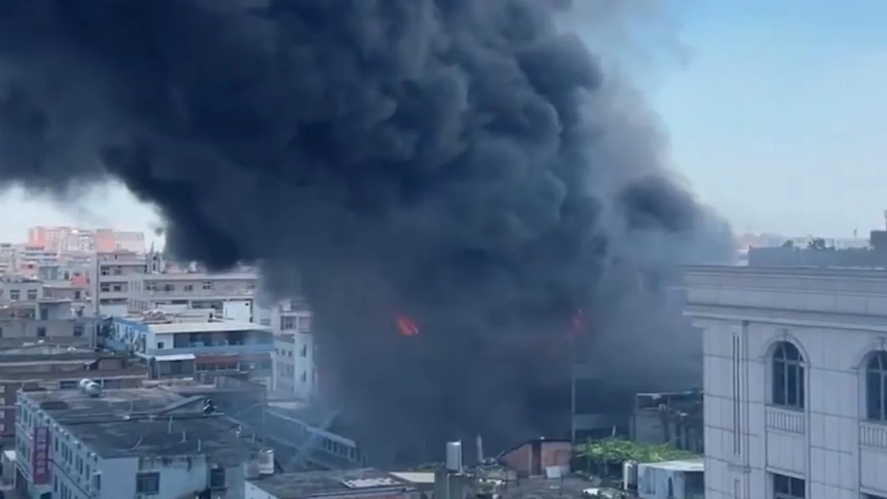 Ayakkabı fabrikasında &ccedil;ıkan yangında can pazarı! &Ccedil;ok sayıda &ouml;l&uuml; ve yaralı var...