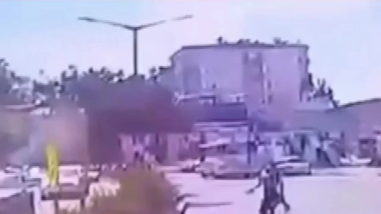 Alkoll&uuml; minib&uuml;s şof&ouml;r&uuml; gen&ccedil; kızı hayattan koparmıştı! İşte kazanın g&ouml;r&uuml;nt&uuml;leri...