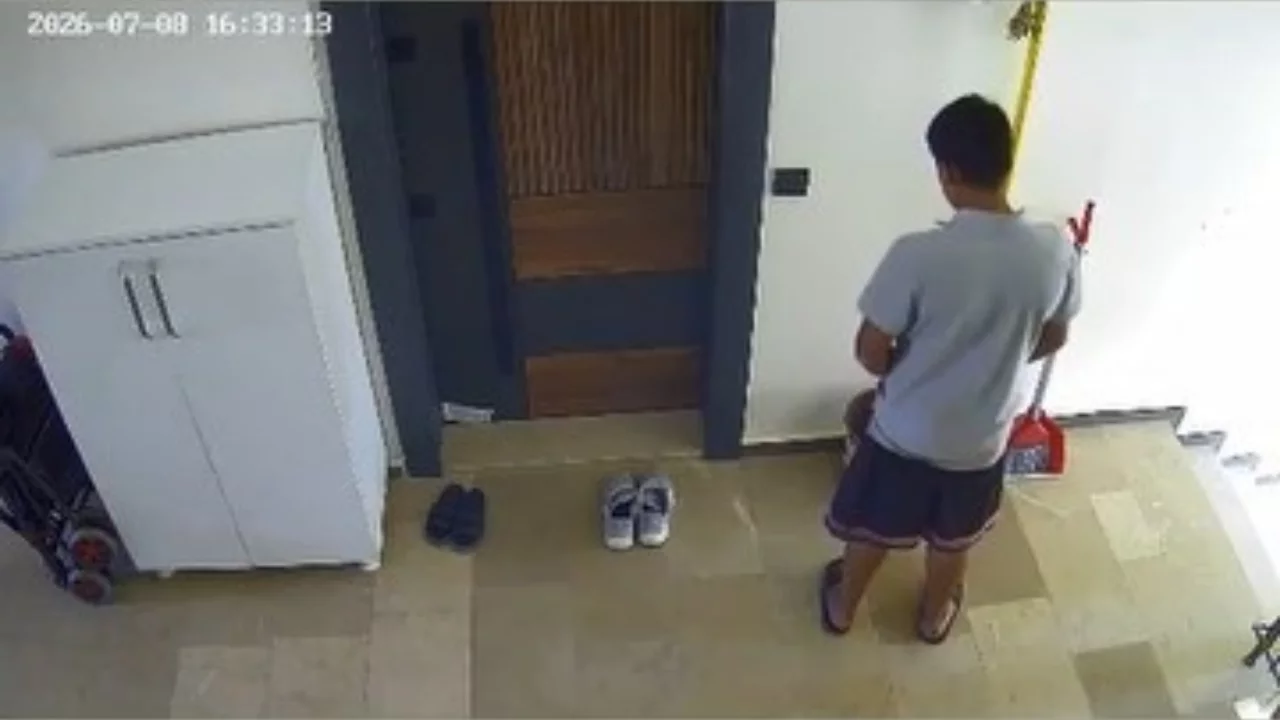 Apartman i&ccedil;inde mide bulandıran g&ouml;r&uuml;nt&uuml;ler! &Ccedil;&ouml;p kovasına idrarını yaptı...