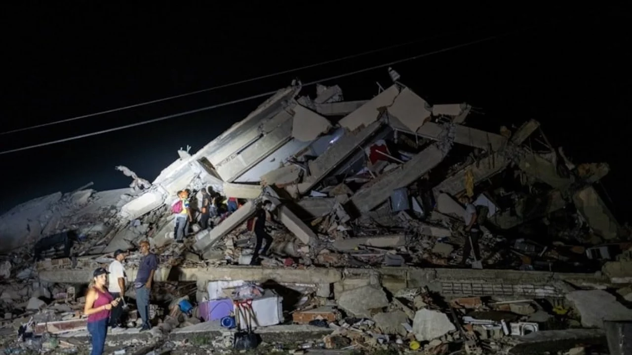 Venezuela'da deprem felaketi b&uuml;y&uuml;yor! Can kaybı 3 bin 899'a y&uuml;kseldi