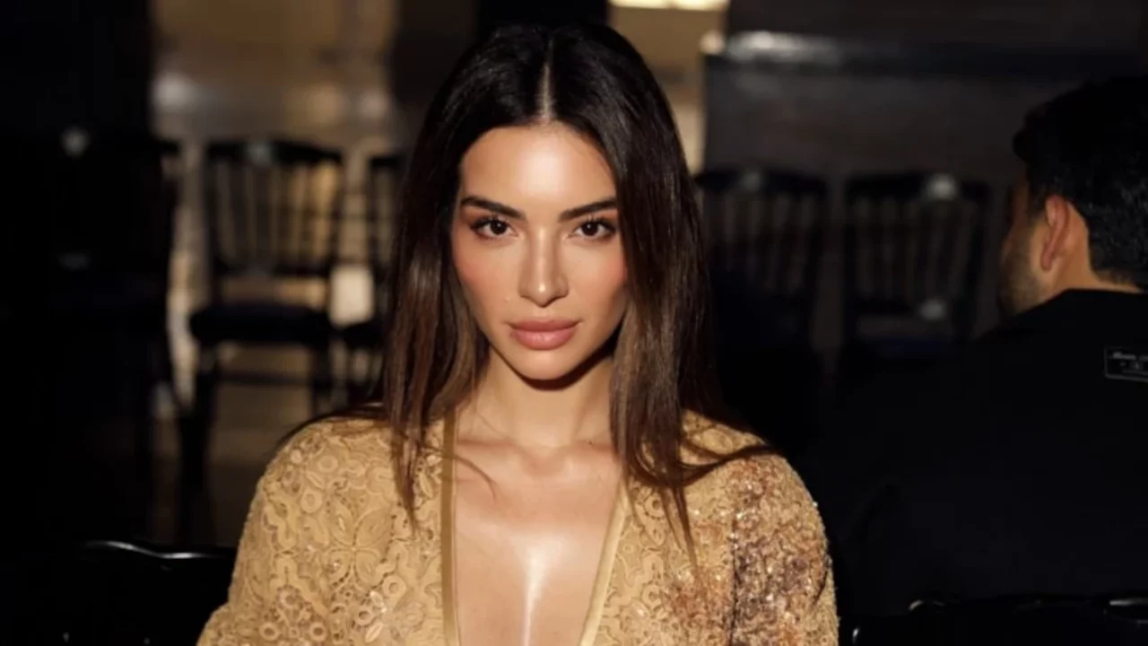 Melisa Aslı Pamuk Paris Moda Haftası'nda g&ouml;z kamaştırdı!