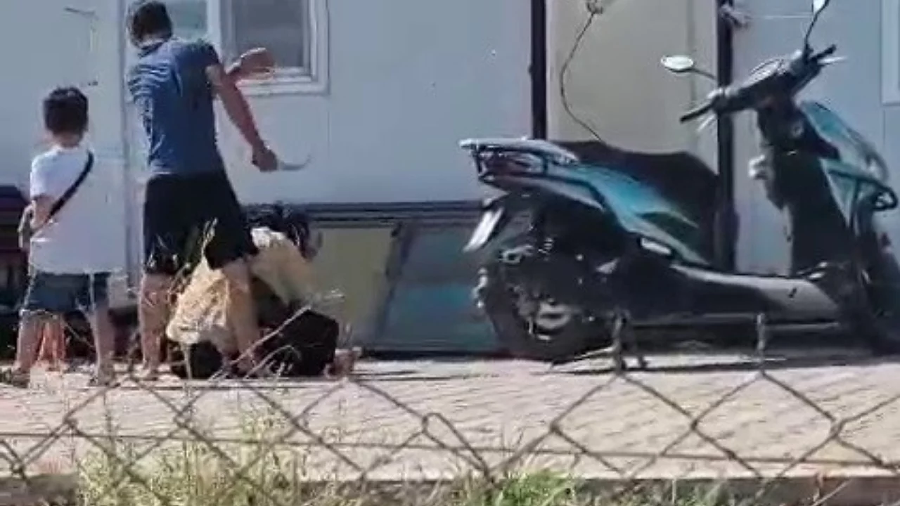 &Ccedil;ocuklarının g&ouml;z&uuml; &ouml;n&uuml;nde şiddet g&ouml;ren kadın eşinden şikayet&ccedil;i olmadı