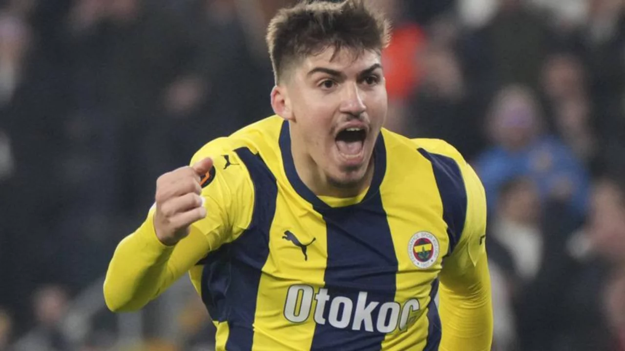 Galatasaray'a eski Fenerbah&ccedil;eli geliyor! Yusuf Ak&ccedil;i&ccedil;ek bombası