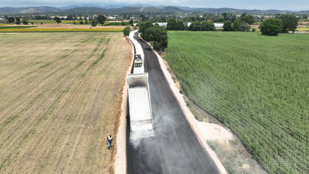 Bursa'nın kırsal mahallelerinde yol seferberliği! G&uuml;zerg&acirc;h yenileniyor