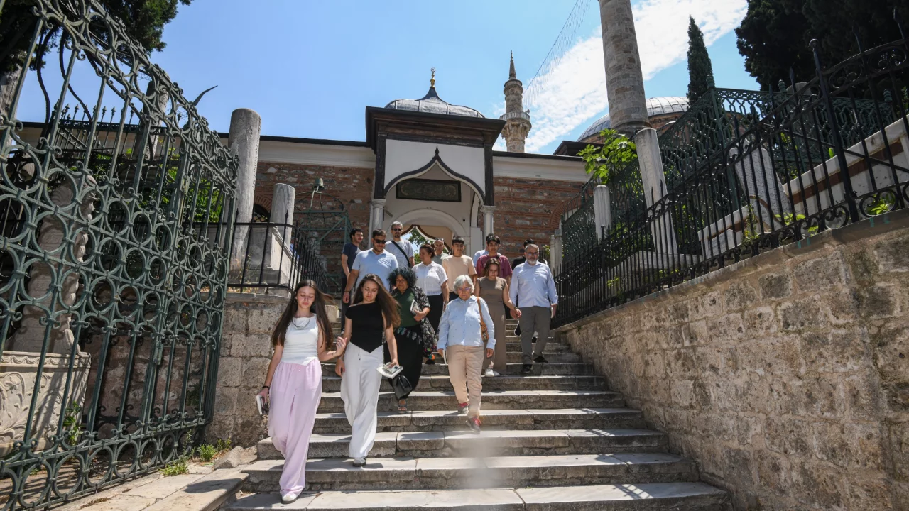 Gen&ccedil;ler "Beş şehir" rotasında Bursa'nın k&uuml;lt&uuml;rel mirasını keşfetti
