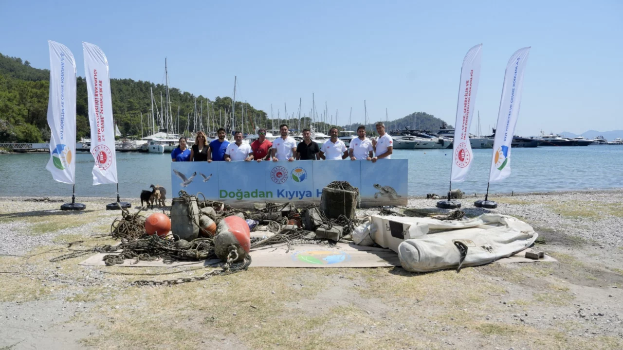 Fethiye'deki G&ouml;cek Halk Plajı'nda deniz dibi temizliği