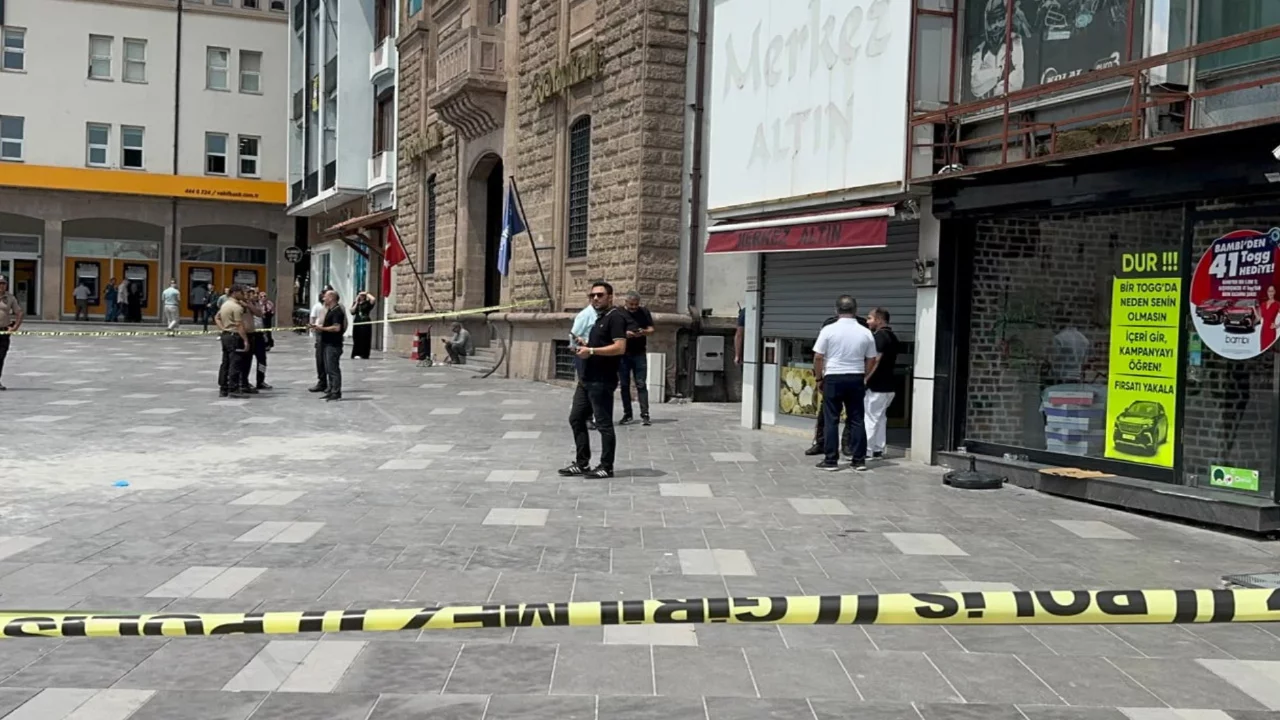 Bor&ccedil; defteri silahla kapatılmak istendi: Konya'da kuyumcuda silahlı saldırı