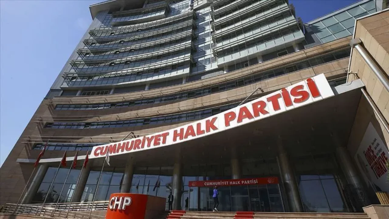 CHP'de flaş gelişme! 7 il başkanı g&ouml;revden alındı...