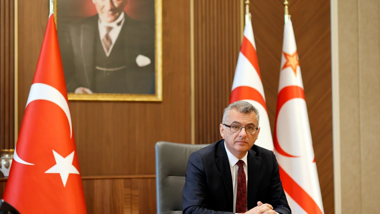 KKTC Cumhurbaşkanı Tufan Erh&uuml;rman hastaneye kaldırıldı! Sağlık durumuyla ilgili bekleyiş s&uuml;r&uuml;yor