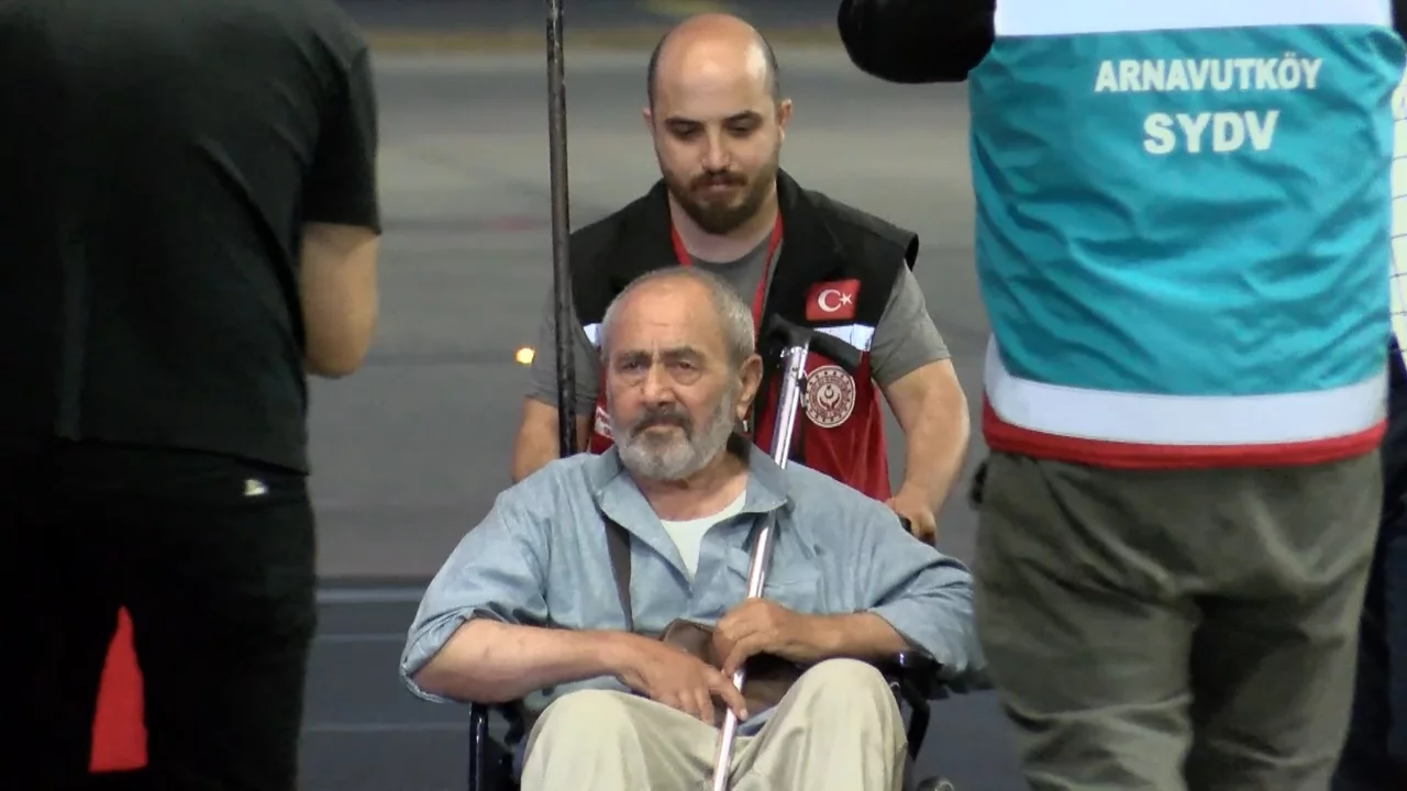 40 yıllık esaret son buldu! Suudi Arabistan'da mahsur kalan Ali Baybaş yurda d&ouml;nd&uuml;...