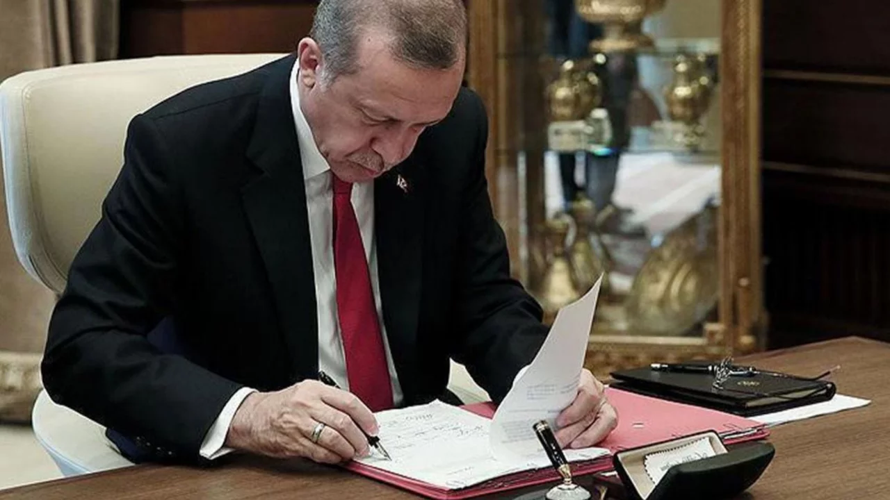 Cumhurbaşkanı Erdoğan'dan &ccedil;ok sayıda atama ve g&ouml;revden alma kararı!