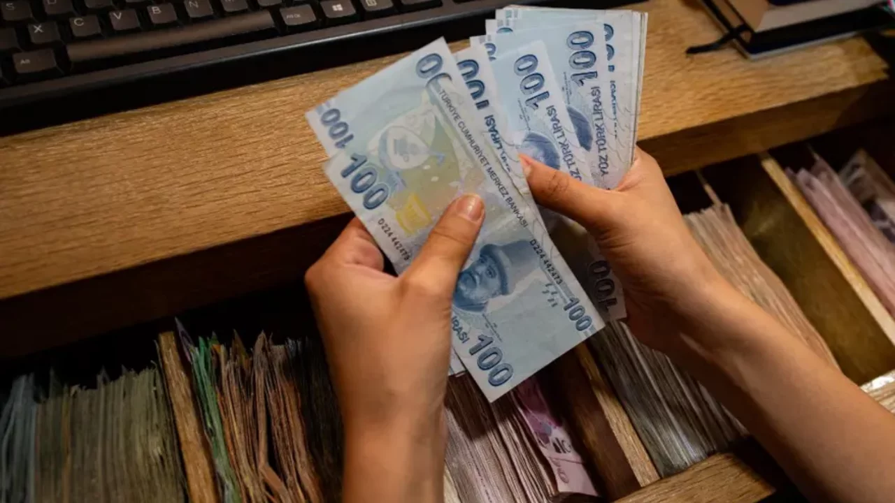 Emekli maaşı eksik yatanlar dikkat! SGK kesilen paranın nedenini gösteren ekranı açıkladı