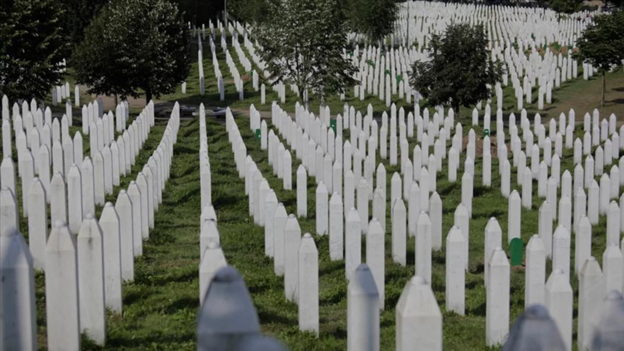 Srebrenitsa Katliamı'nın &uuml;zerinden 31 yıl ge&ccedil;ti: Acılar ilk g&uuml;nk&uuml; gibi taze