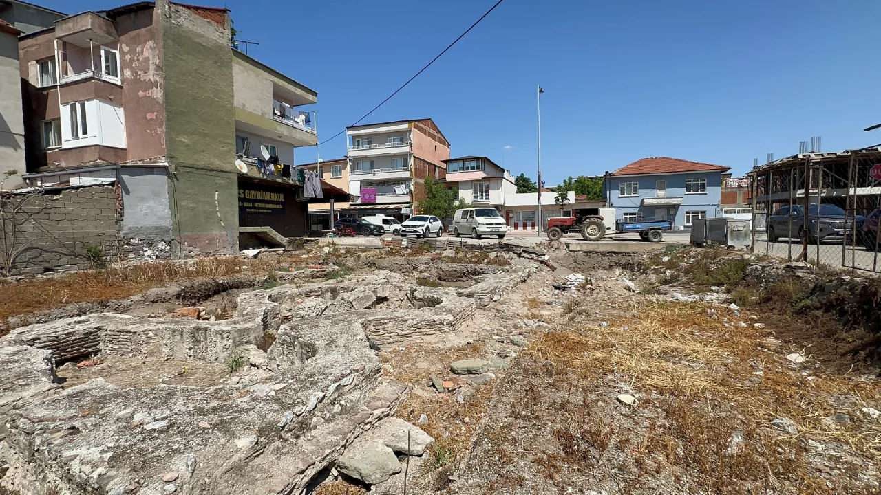 Bursa'da 6 yıl &ouml;nce g&uuml;n y&uuml;z&uuml;ne &ccedil;ıkarıldı! Roma d&ouml;nemi kalıntısı &ccedil;&ouml;pl&uuml;ğe d&ouml;nd&uuml;