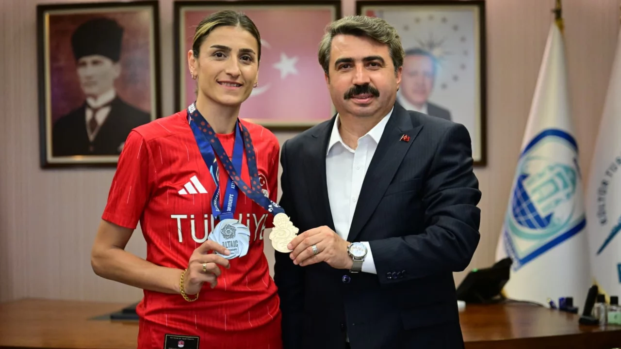 Bursa'nın milli gururu Kazakistan'dan çifte madalyayla döndü! Olimpiyat yolunda kritik başarı