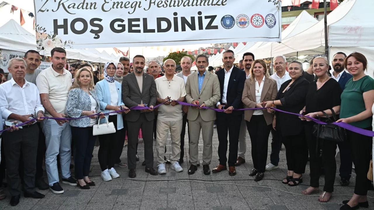 Bursa'da kadın emeği Gemlik meydanına taştı! Festival g&ouml;rkemli a&ccedil;ılışla başladı