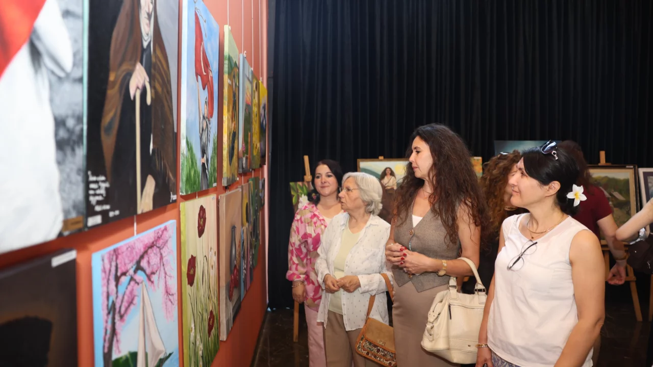 Bursa'da bir yıllık emek sergiye d&ouml;n&uuml;şt&uuml;! 50 &ouml;zel eser ziyarete a&ccedil;ıldı
