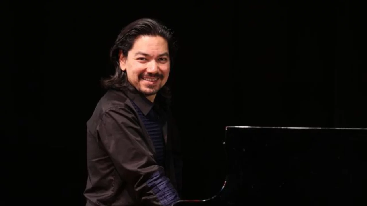 Bursalı Piyanist Emre Elivar Almanya'da sahne aldı! Brahms kon&ccedil;ertolarıyla b&uuml;y&uuml;k beğeni topladı