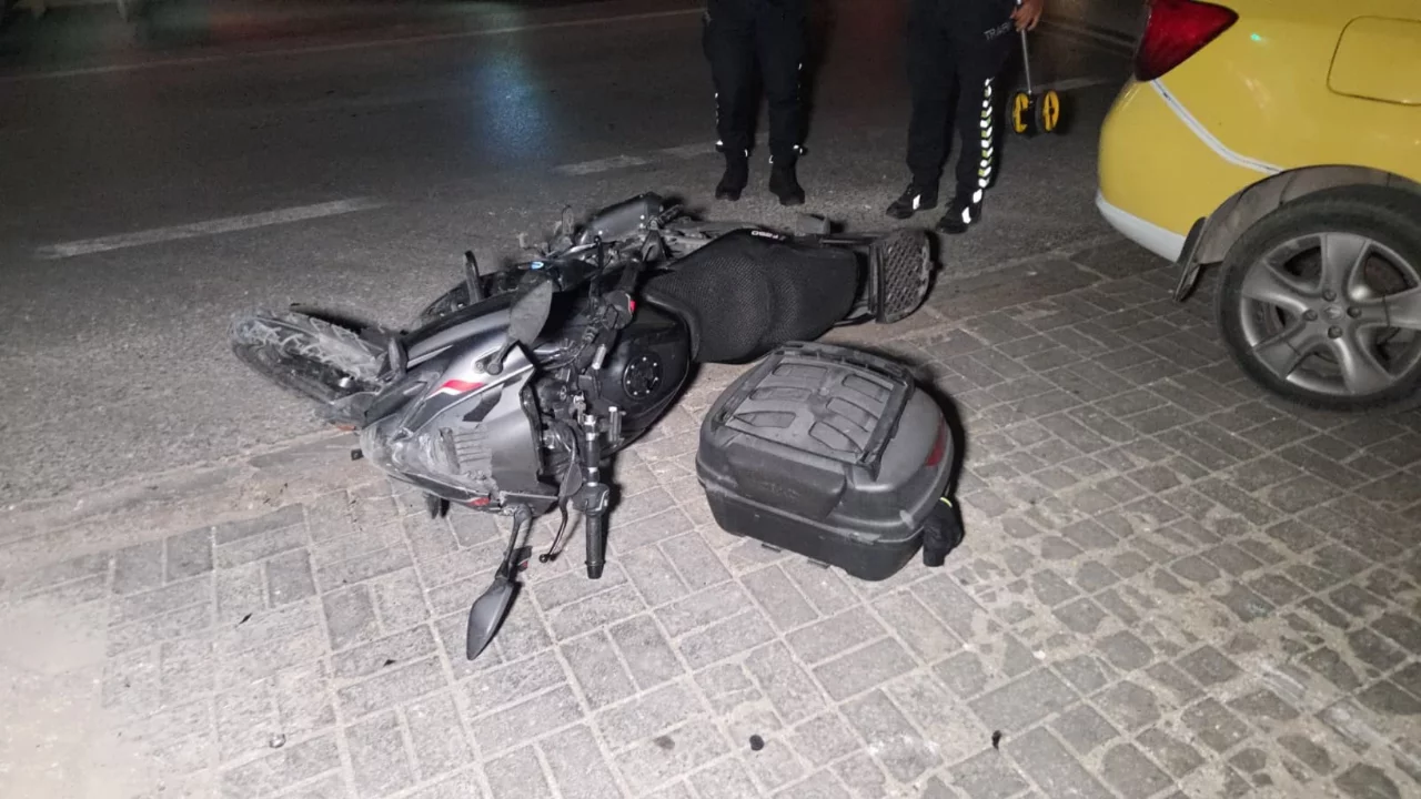 Orhangazi'de gece yarısı feci kaza: Motosiklet s&uuml;r&uuml;c&uuml;s&uuml; yoğun bakıma alındı