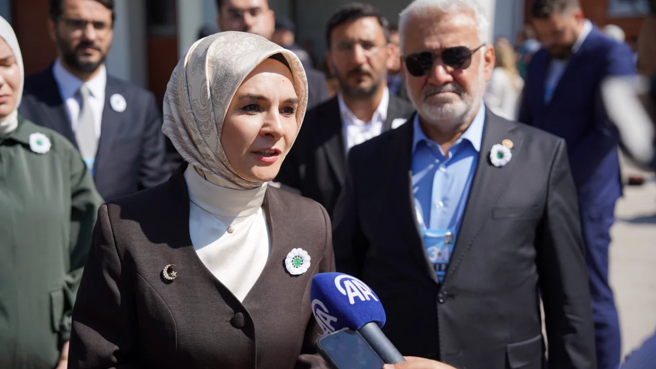 Bakan G&ouml;ktaş'tan Srebrenitsa'da d&uuml;nyaya mesaj: "Bu acıyı asla unutturmayacağız"