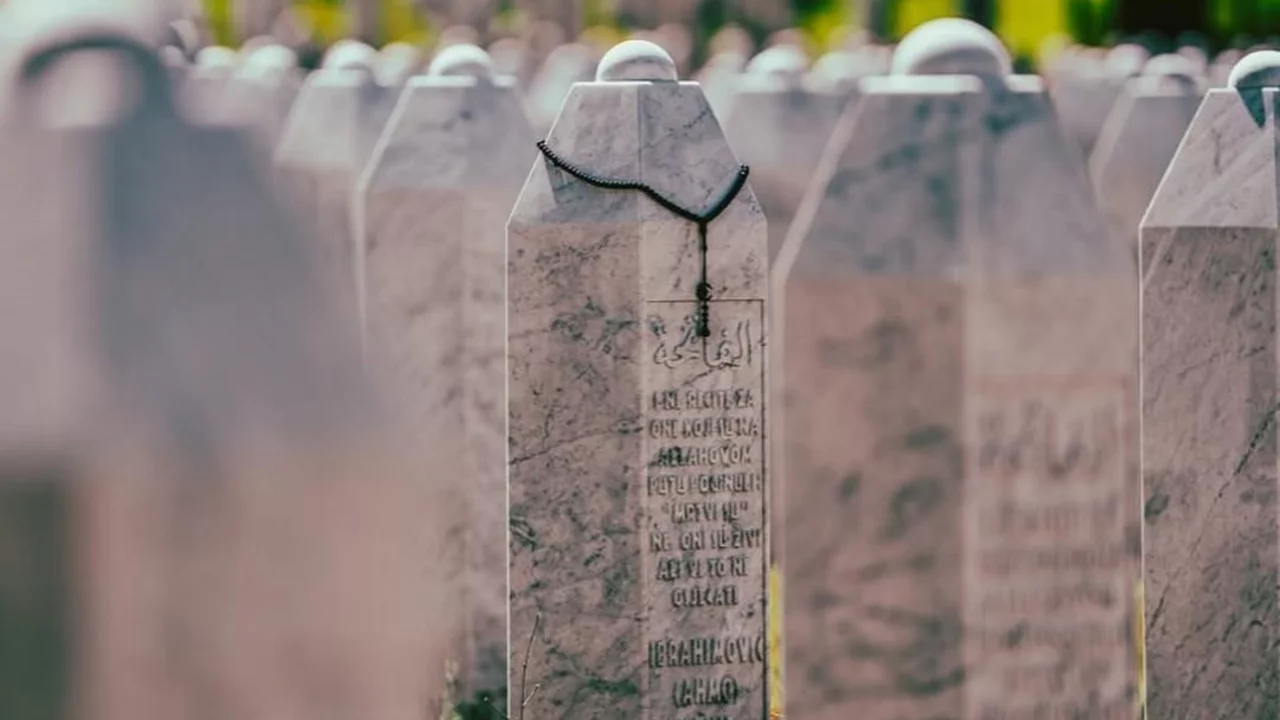 "Bosna kalbimizin bir yarısı, Srebrenitsa ise hi&ccedil; kapanmayacak ortak yaramızdır"