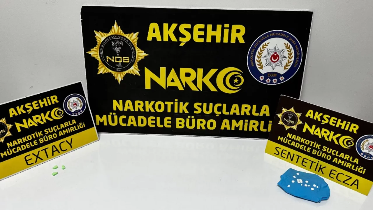 Tutuklu oğlunu ziyarete gitti, &uuml;zerinden 18 uyuşturucu hap &ccedil;ıktı
