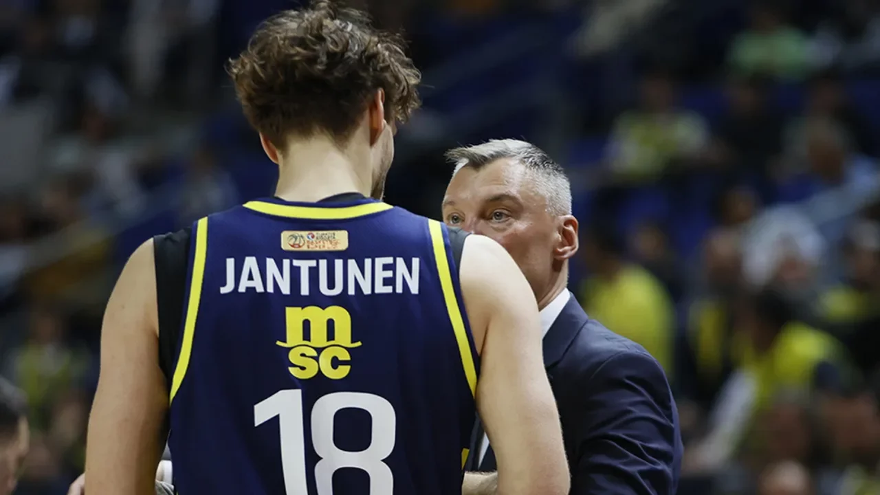 &Ccedil;ubuklu formaya 3 kupayla veda etti: Fenerbah&ccedil;e'den teşekk&uuml;r