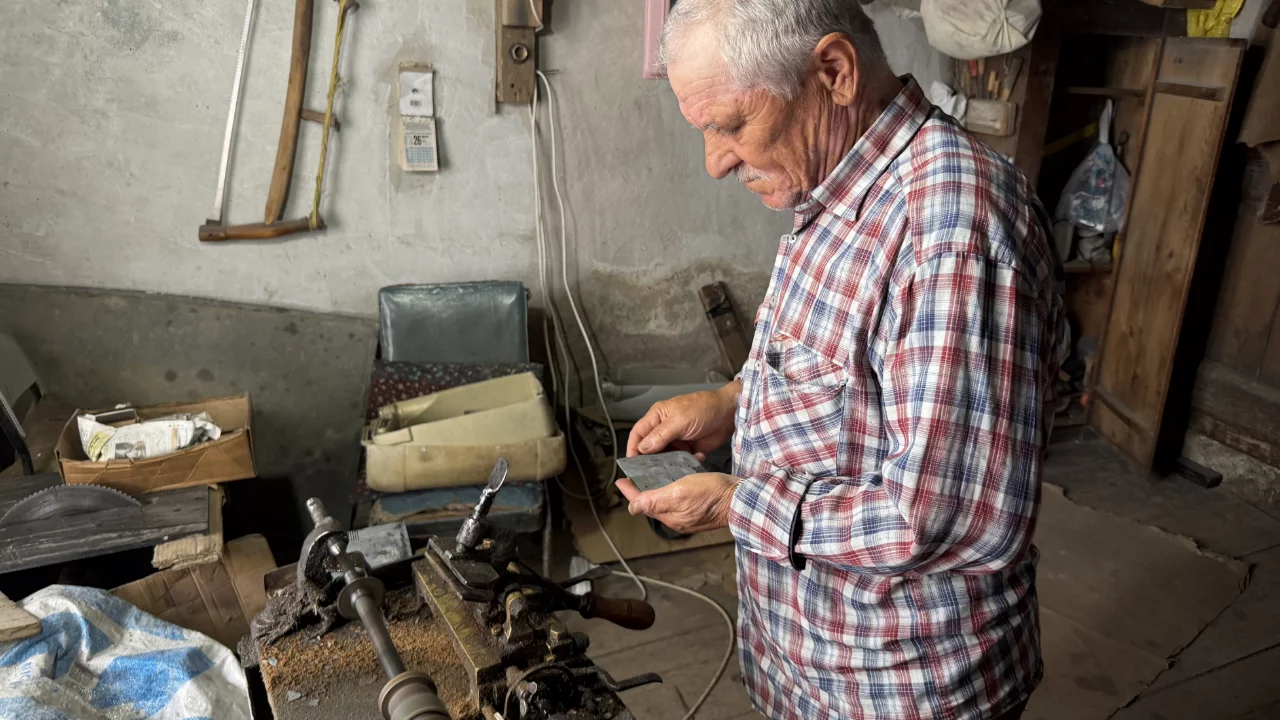 Bolu'da 50 yıldır manda boynuzundan tarak yapıyor