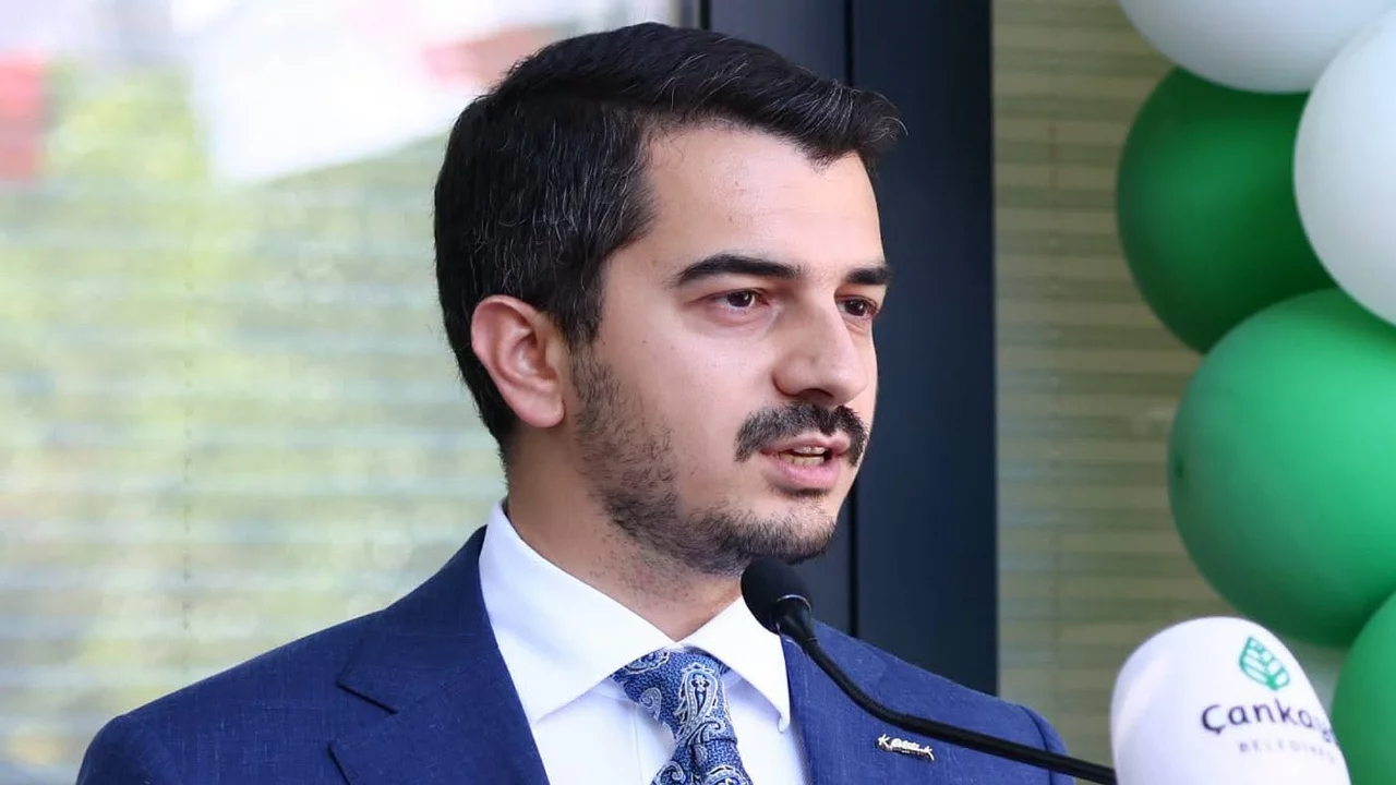 &Ccedil;ankaya Belediye Başkanı G&uuml;ner, havalimanında g&ouml;zaltına alındı