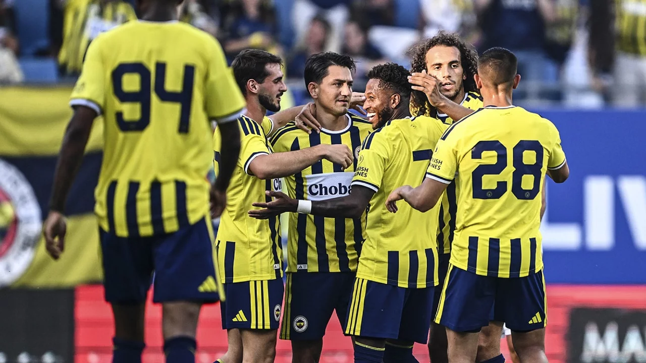 Fenerbah&ccedil;e, Pogon Szczecin'i 4 golle ge&ccedil;ti