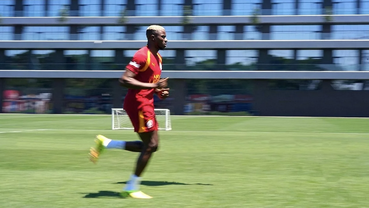 Galatasaray'da Victor Osimhen takımla çalışmalara başladı