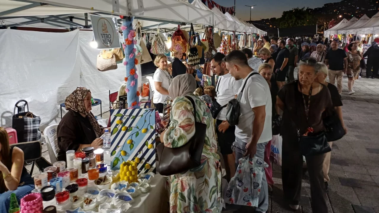Bursa'da kadın emeği meydanlara taştı! Festival ilk günden dolup taştı