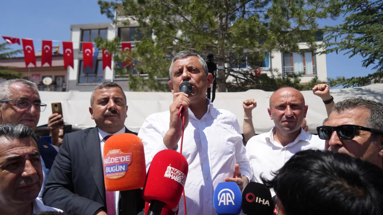 Özgür Özel'den Niğde'de dikkat çeken mesaj: "Yolumuza devam edeceğiz"