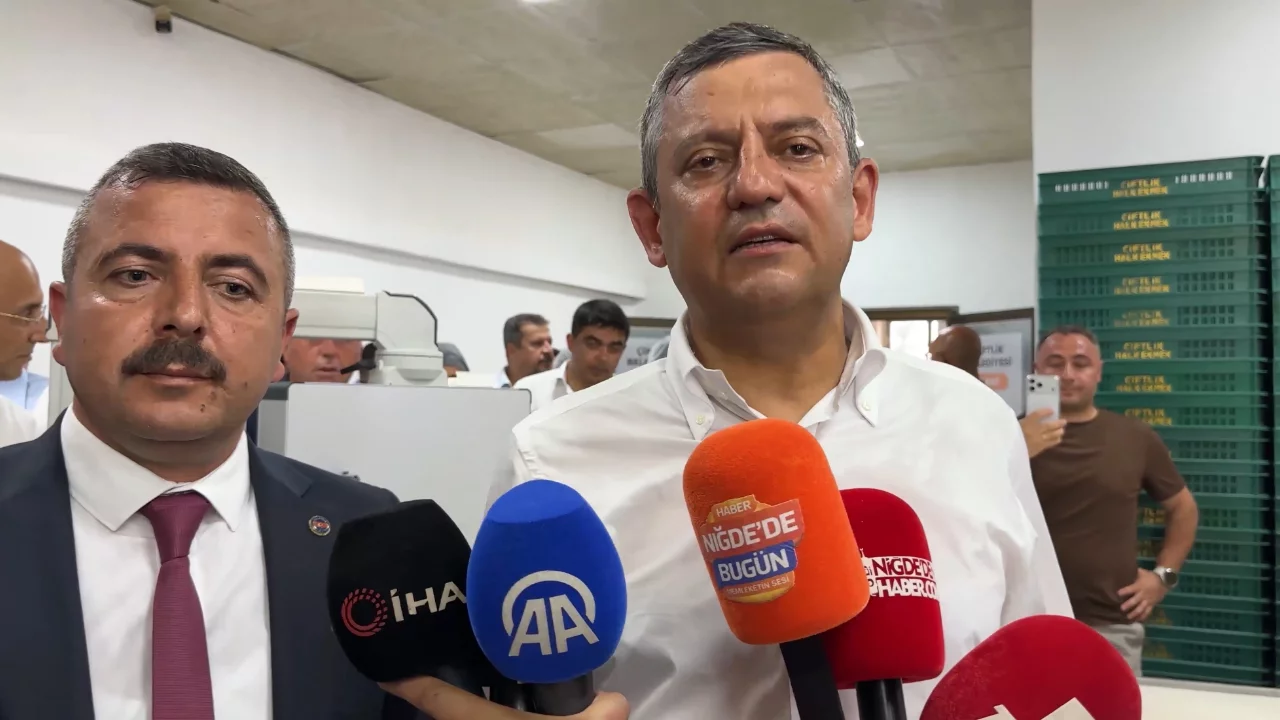 Özgür Özel'den dikkat çeken mesaj: "CHP'nin hizmet yürüyüşünü kimse durduramaz"