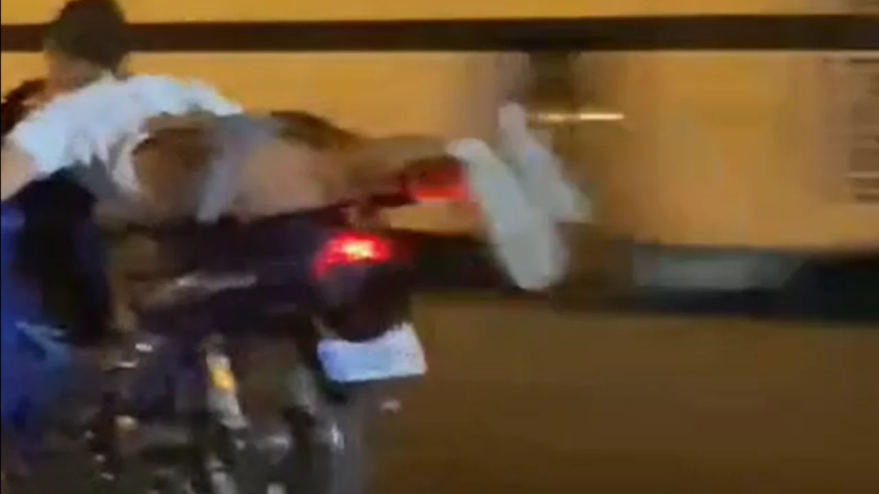 Bursa'da genç motosikletlilerin ölümle oyunu! Kameralar o anları kaydetti...