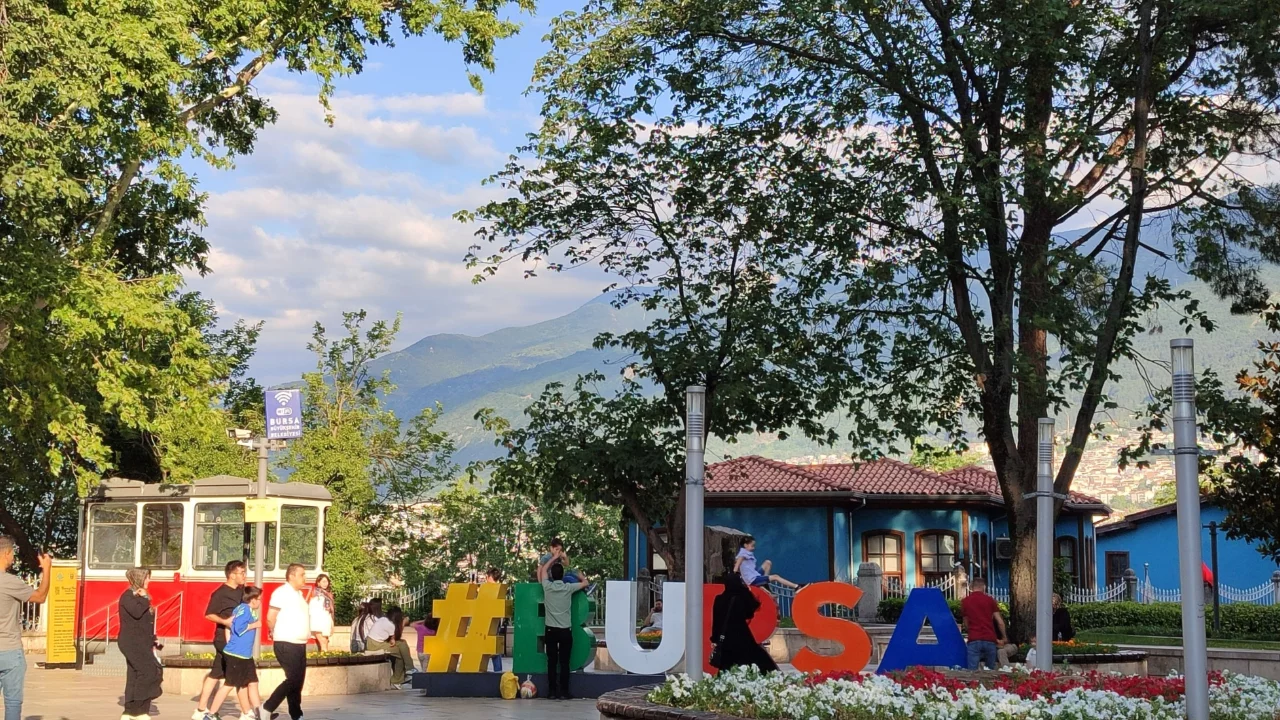 Bursa'da hafta arasında sıcaklık birden d&uuml;şecek! Meteoroloji g&uuml;n ve saat verdi...