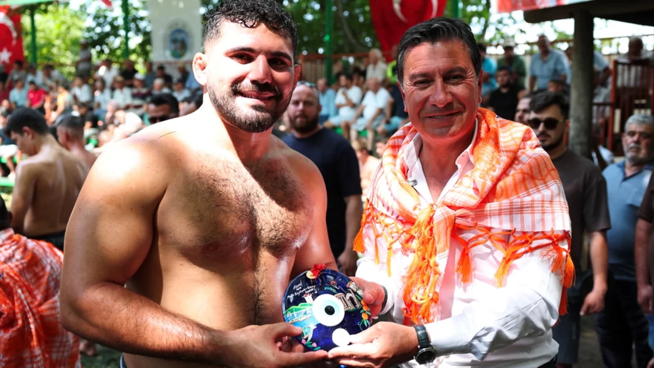 32. Menteşe Beşpınar Yağlı G&uuml;reşleri'nde zirvenin adı Erkan Taş