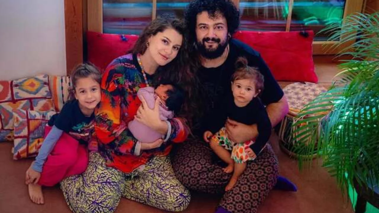 Atiye'den sahnedeki hamilelik açıklaması! "Çocuk da yapılır, kariyer de" Sözleriyle gündem oldu
