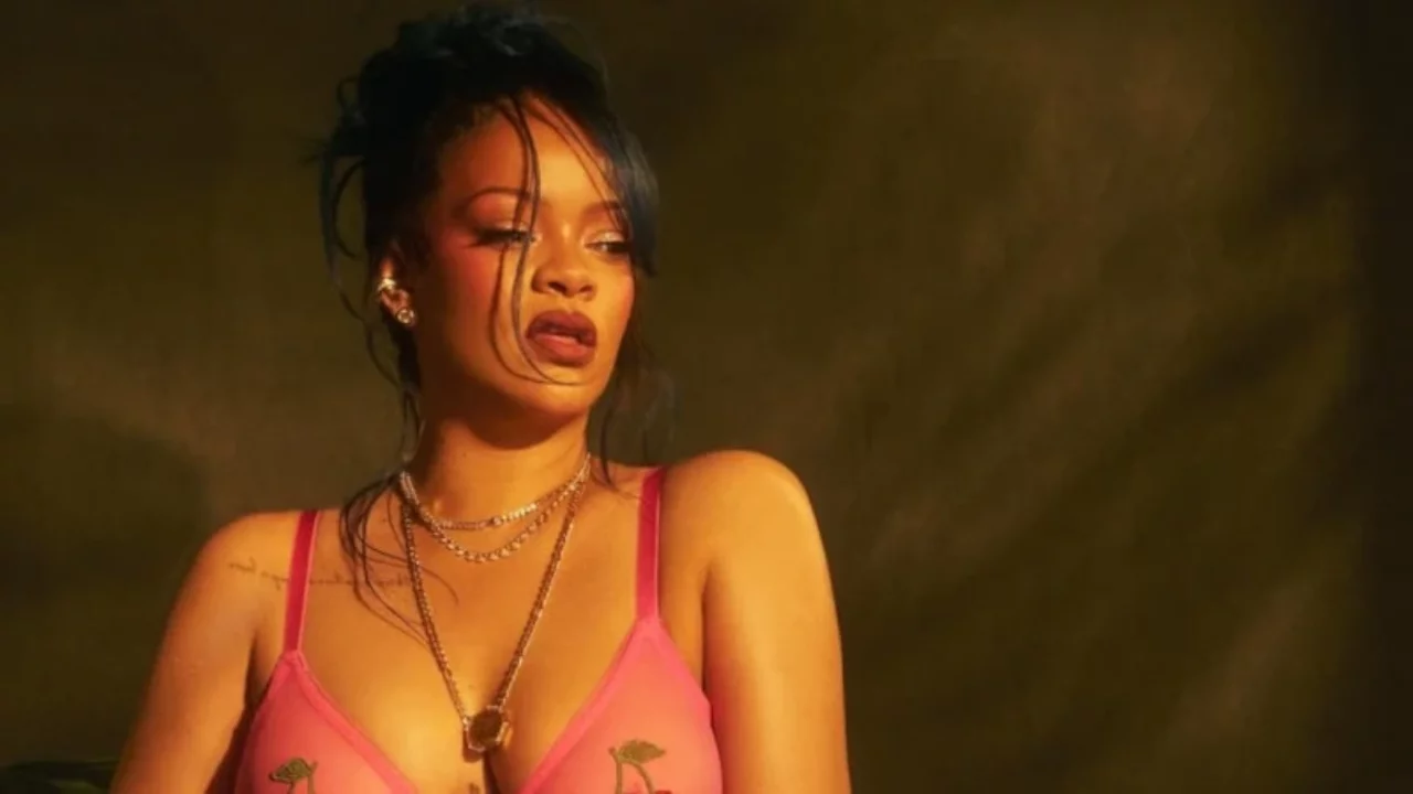 Rihanna'dan hayranlarına büyük müjde! Yıllar sonra sahnelere geri dönüyor