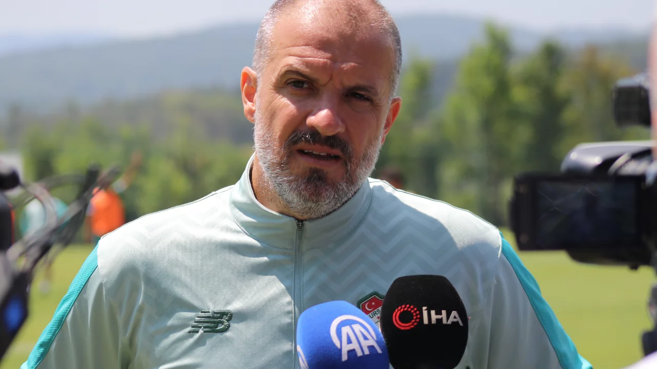 Bursaspor Teknik Direkt&ouml;r&uuml; Mustafa Er'den transfer a&ccedil;ıklaması! "Hedefimiz S&uuml;per Lig"