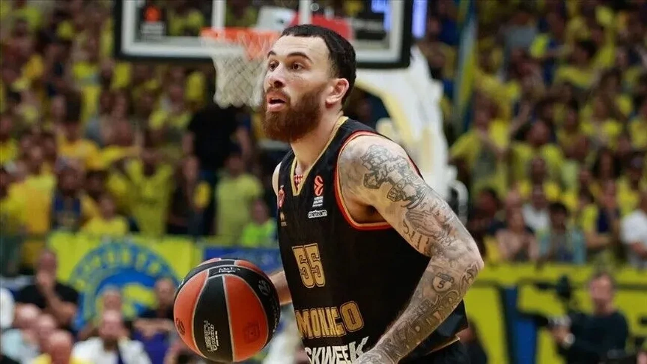 Mike James Anadolu Efes'te