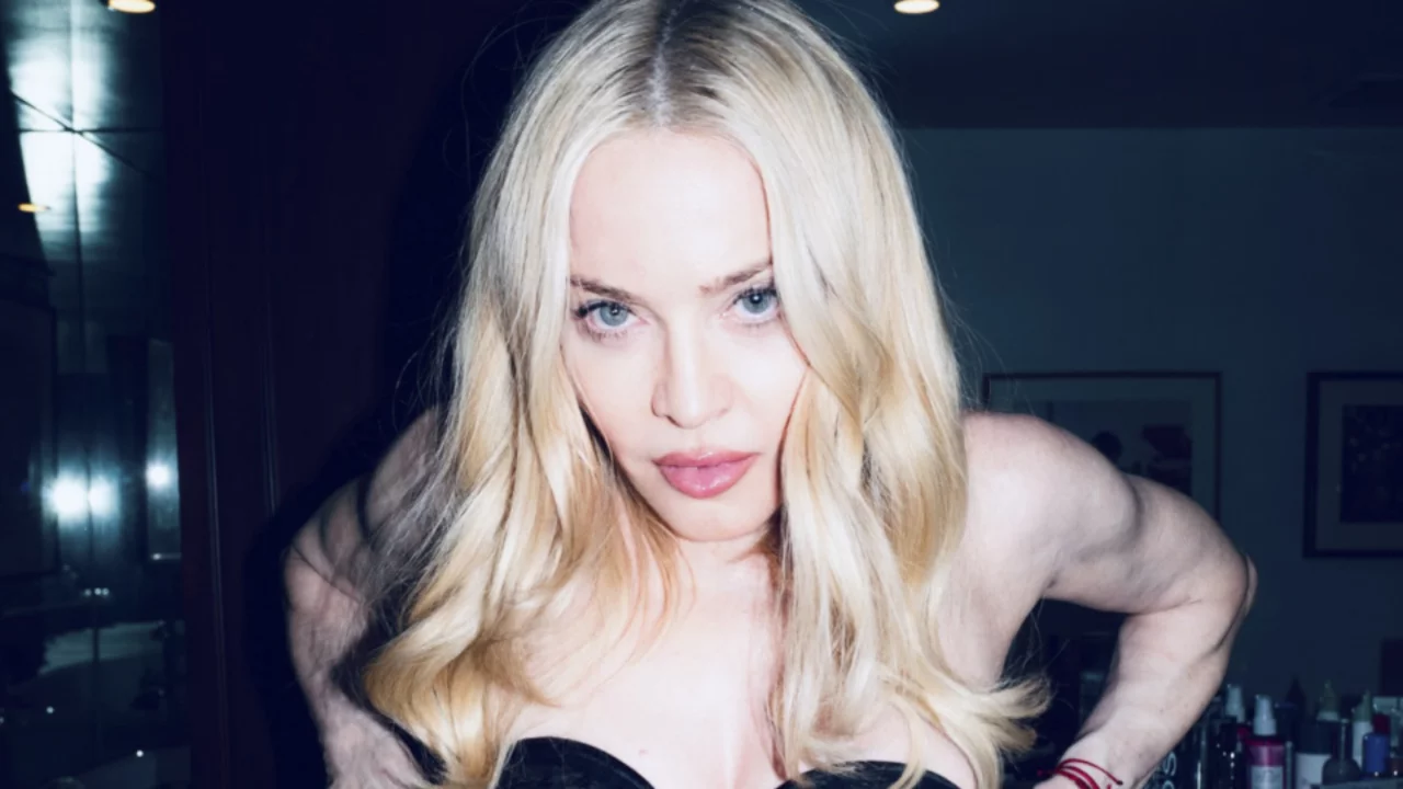 Madonna'dan rekor d&ouml;n&uuml;ş! Yeni alb&uuml;m&uuml; "Confessions II" satış listelerini alt&uuml;st etti