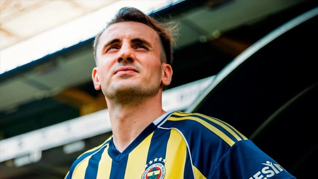 Fenerbah&ccedil;eli futbolcu Kerem Akt&uuml;rkoğlu baba oldu