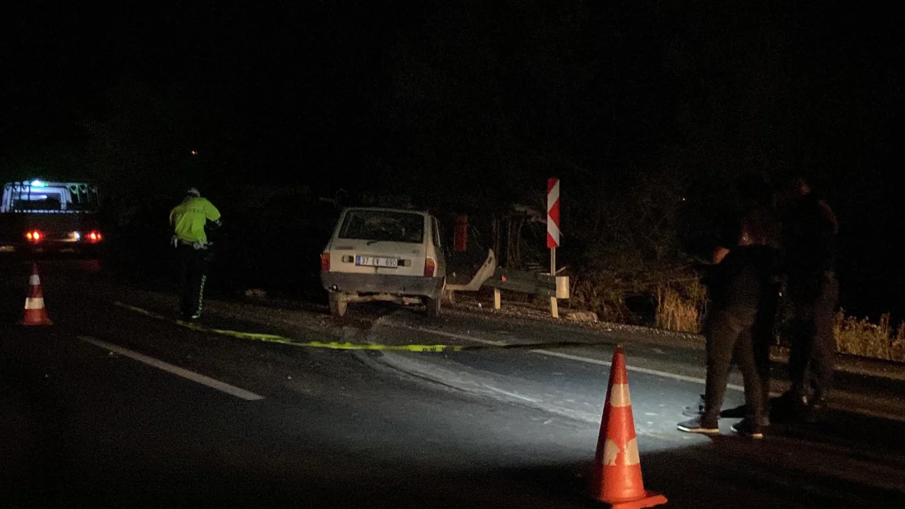 Kastamonu'da otomobil ile trakt&ouml;r &ccedil;arpıştı: Feci kazada 1 kişi yaşamını yitirdi