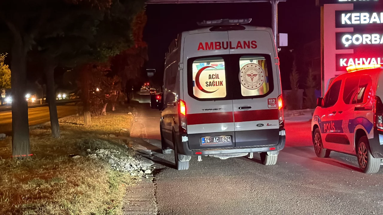 D&uuml;ğ&uuml;n gecesi bir anda kabusa d&ouml;nd&uuml;! Bolu'da kavgayı ayırmak isteyen baba ve oğlu hastanelik oldu