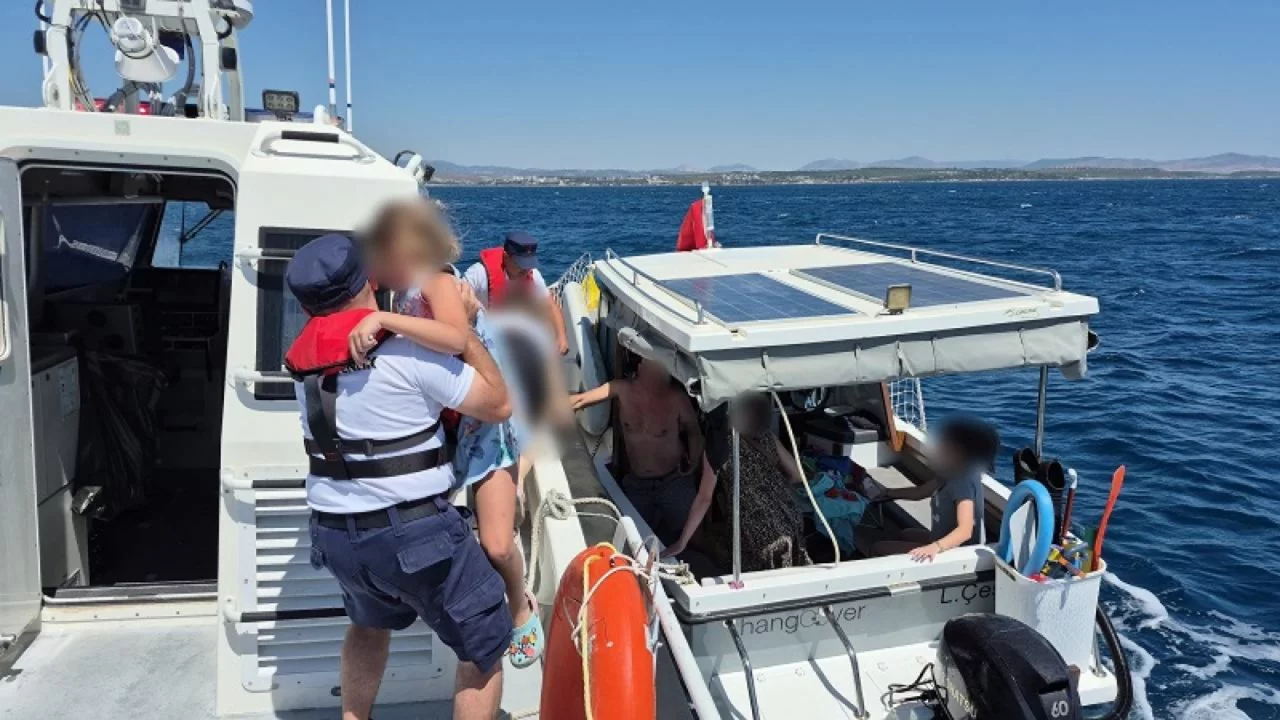 Denizde peş peşe acil müdahale! Seferihisar ve Kuşadası açıklarında iki kişi hastaneye kaldırıldı