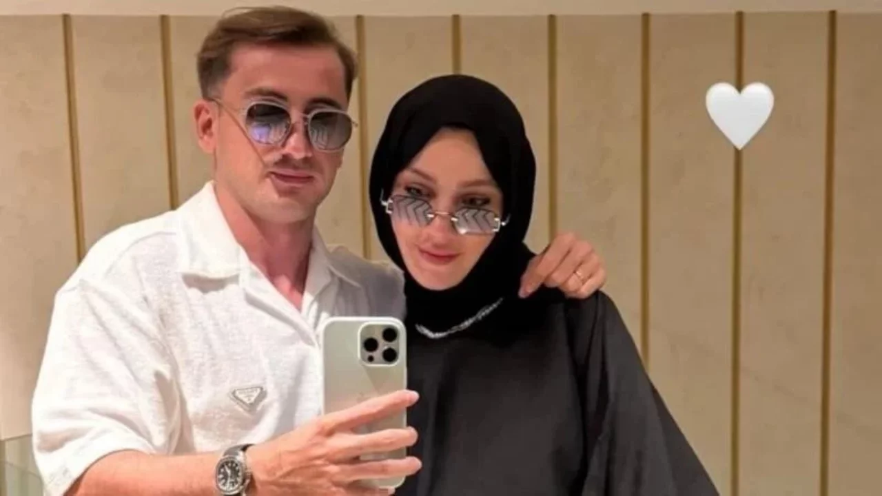 Kerem Akt&uuml;rkoğlu'ndan &ccedil;ifte mutluluk! Milli futbolcu ilk kez baba olmanın sevincini yaşadı