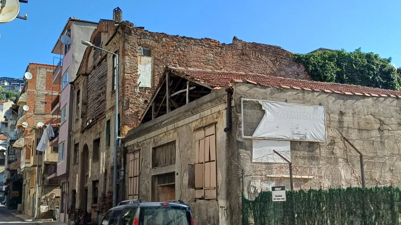 Bursa'da sahipsiz bina i&ccedil;in g&uuml;venlik &ccedil;ağrısı!