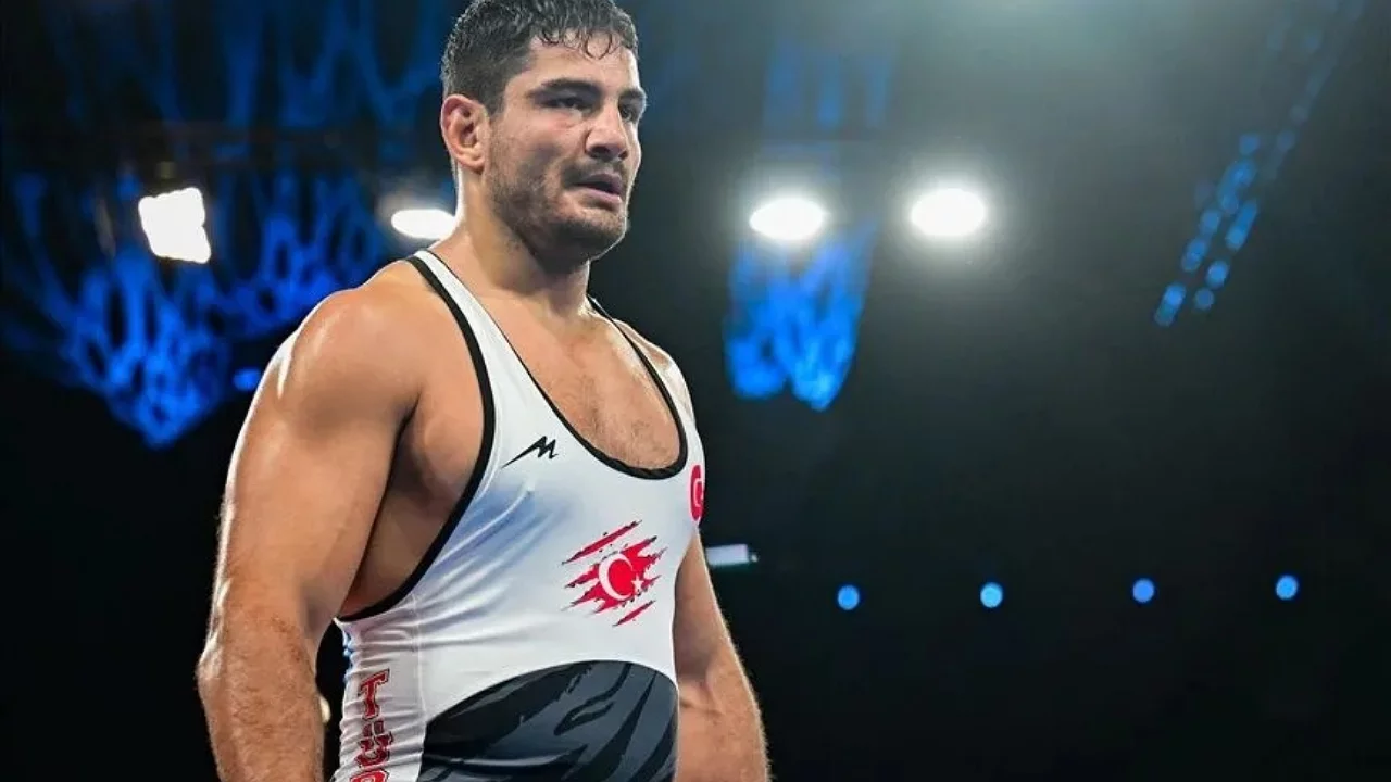 Taha Akg&uuml;l'den heyecanlandıran buluşma
